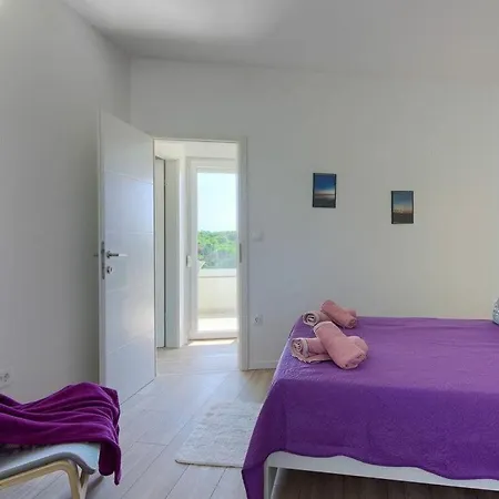 White Memory Comfortable Villa *