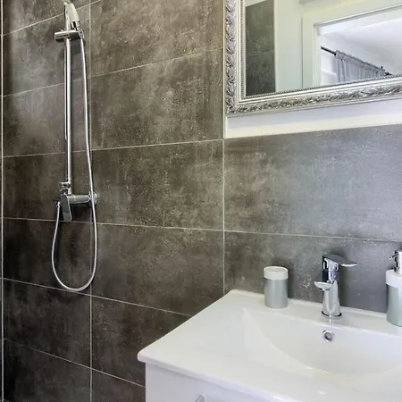 White Memory Comfortable Villa *